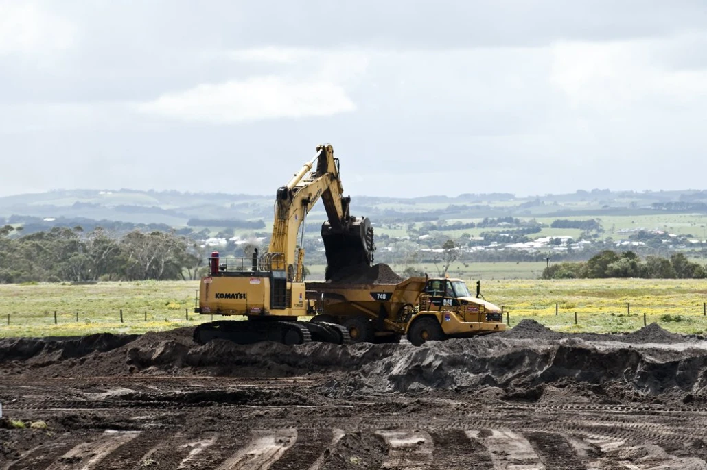 4 October 2009 - first earthworks