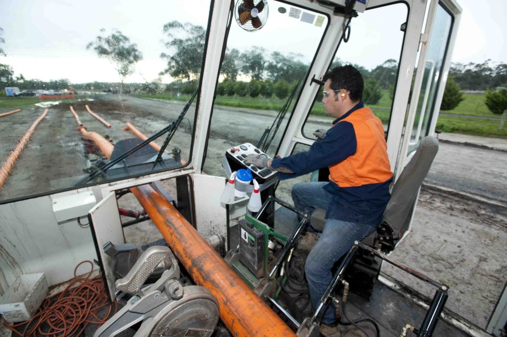 9 June 2010 - power cable laying