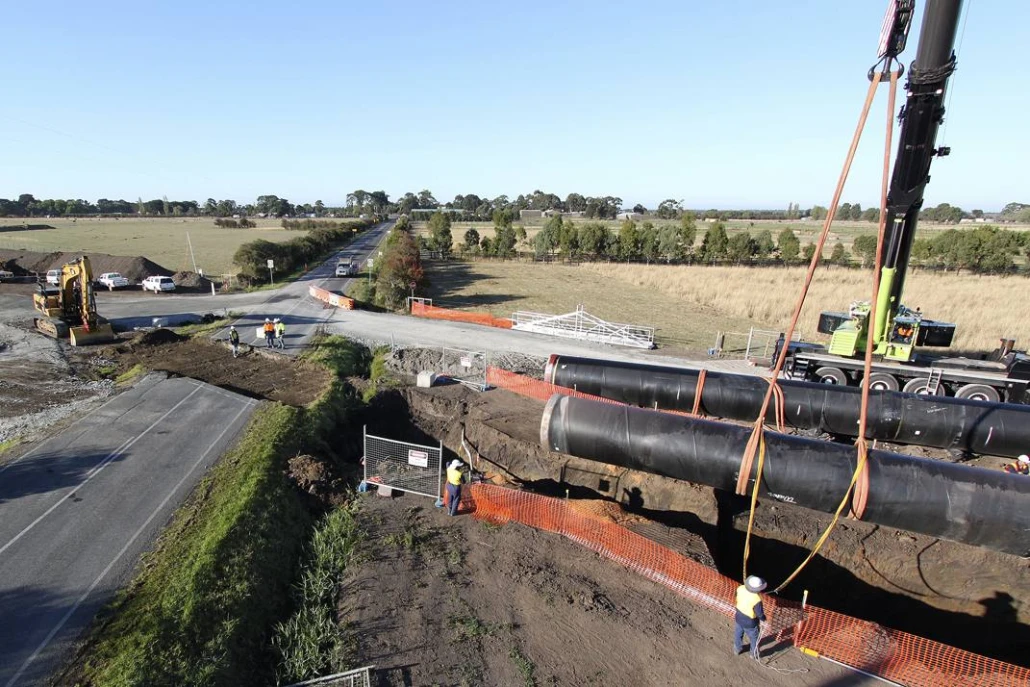 2 March 2010 - pipeline, Cardinia Road crossing