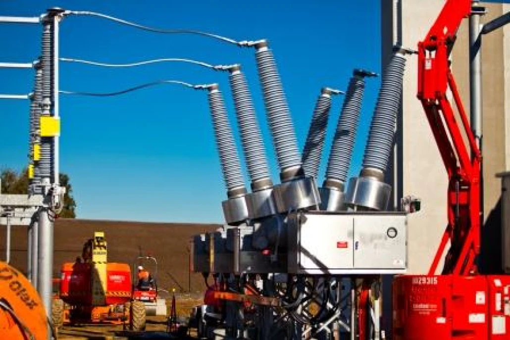 B3382 Circuit breakers - Northern Compensation Station