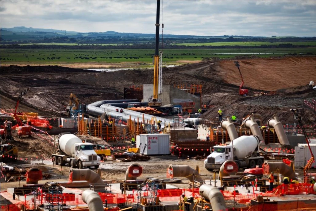 Potibilisation system balancing tower and pipes to storage tanks